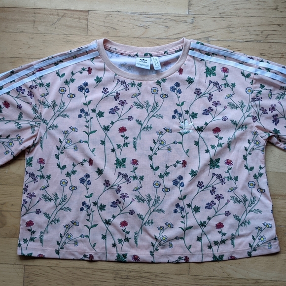 Adidas originals pink floral crop tee, size small - Picture 2 of 5